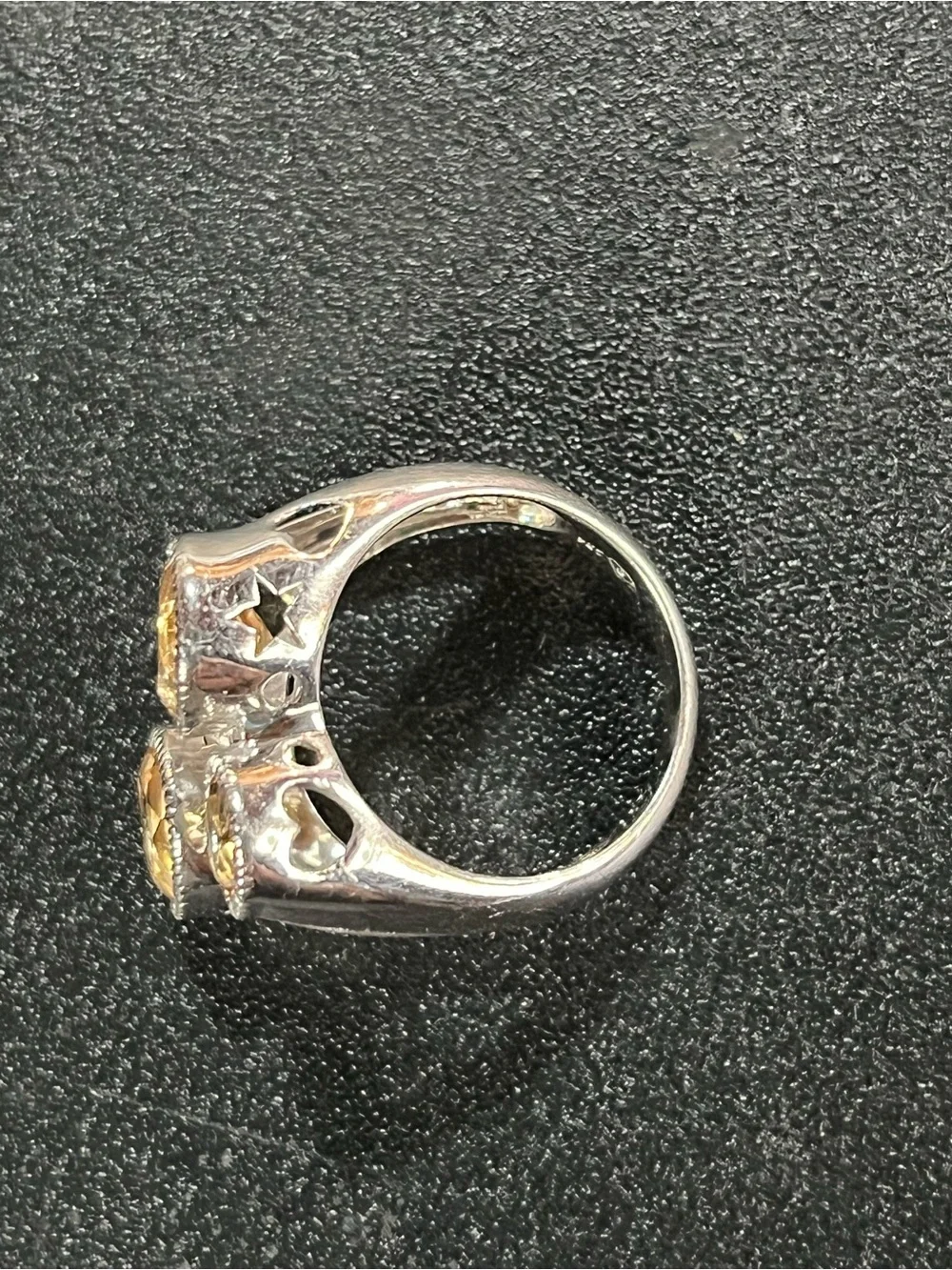 Sterling silver ring w/ 4 citrine gemstones. Sz 7. Pretty, unique design. 925